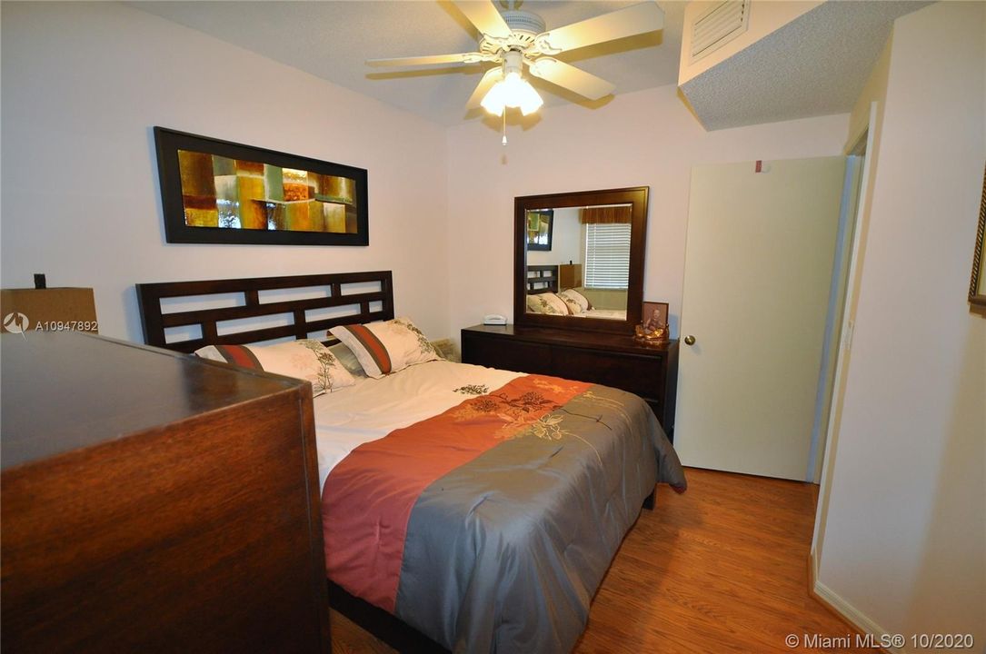 Vendido Recientemente: $360,000 (3 camas, 2 baños, 1443 Pies cuadrados)