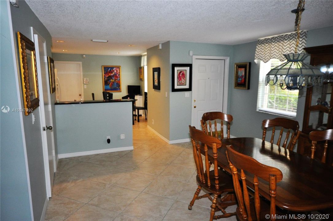 Vendido Recientemente: $360,000 (3 camas, 2 baños, 1443 Pies cuadrados)