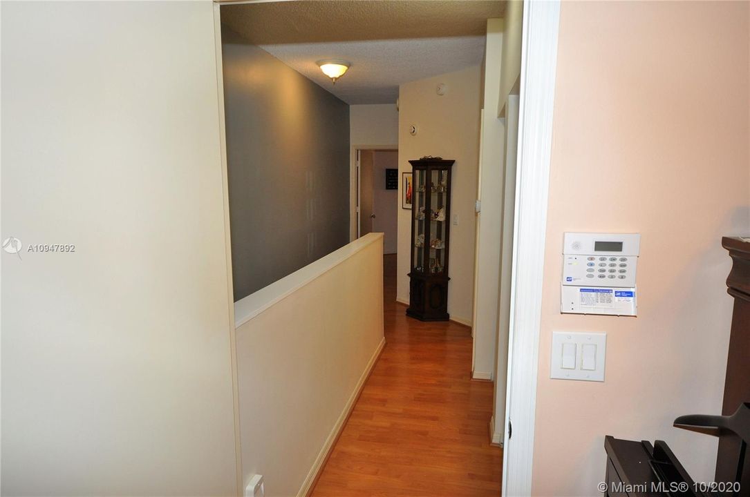 Vendido Recientemente: $360,000 (3 camas, 2 baños, 1443 Pies cuadrados)