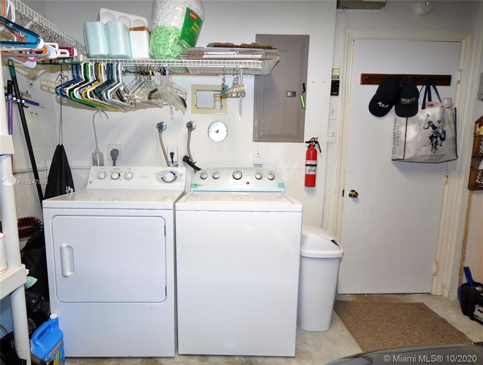 Vendido Recientemente: $360,000 (3 camas, 2 baños, 1443 Pies cuadrados)