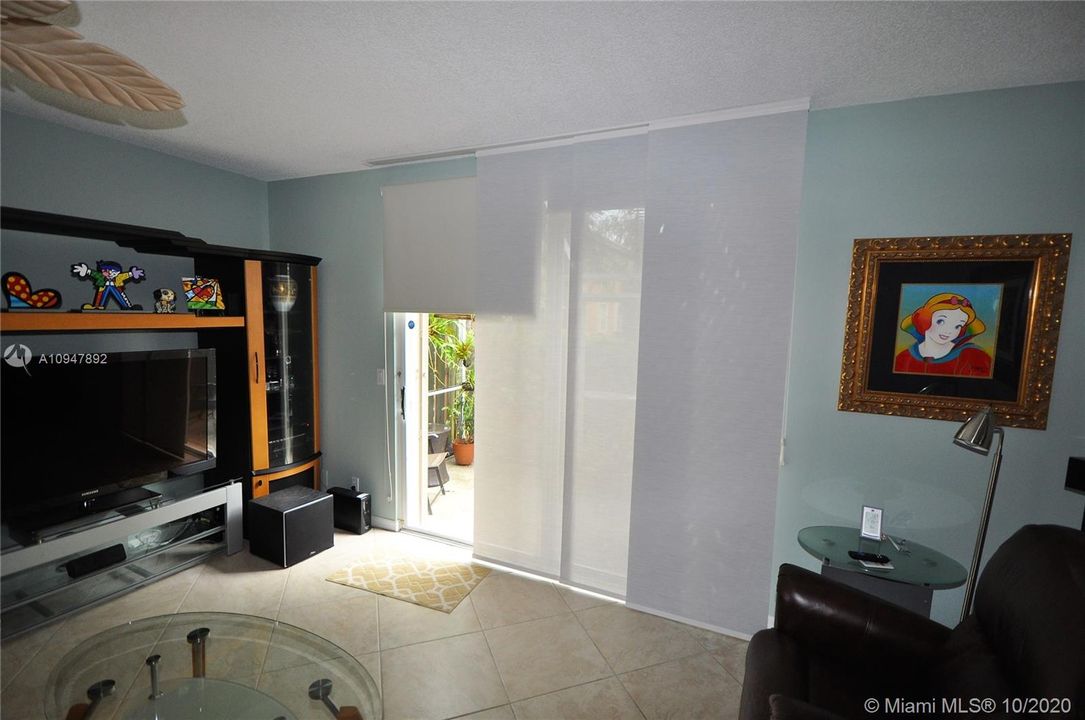 Vendido Recientemente: $360,000 (3 camas, 2 baños, 1443 Pies cuadrados)