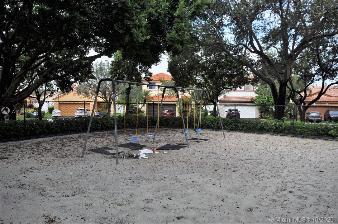 Vendido Recientemente: $360,000 (3 camas, 2 baños, 1443 Pies cuadrados)