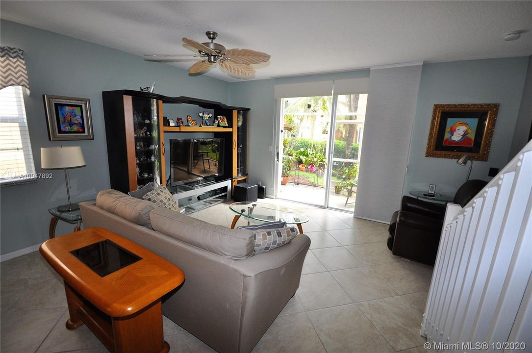 Vendido Recientemente: $360,000 (3 camas, 2 baños, 1443 Pies cuadrados)