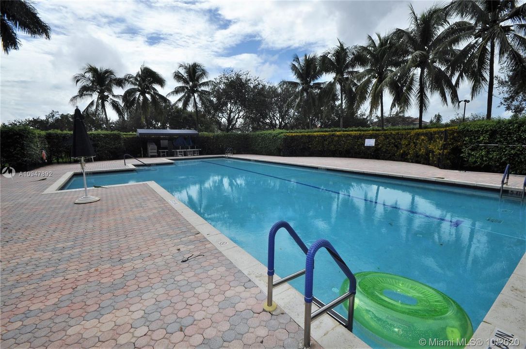 Vendido Recientemente: $360,000 (3 camas, 2 baños, 1443 Pies cuadrados)