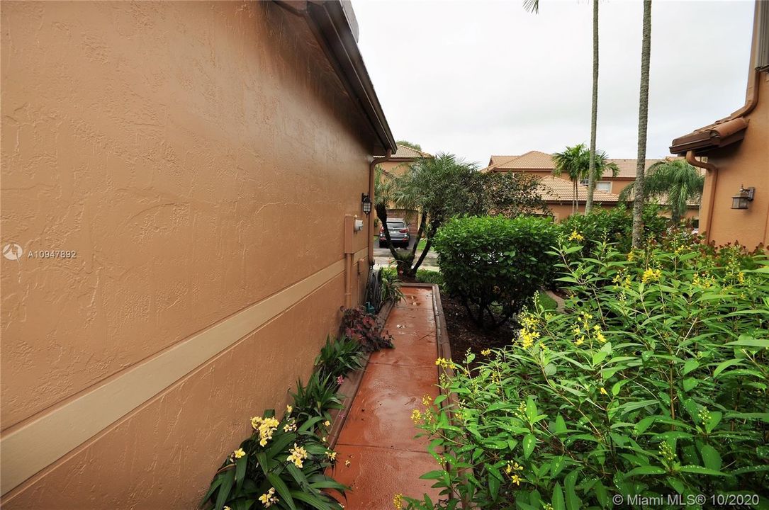 Vendido Recientemente: $360,000 (3 camas, 2 baños, 1443 Pies cuadrados)