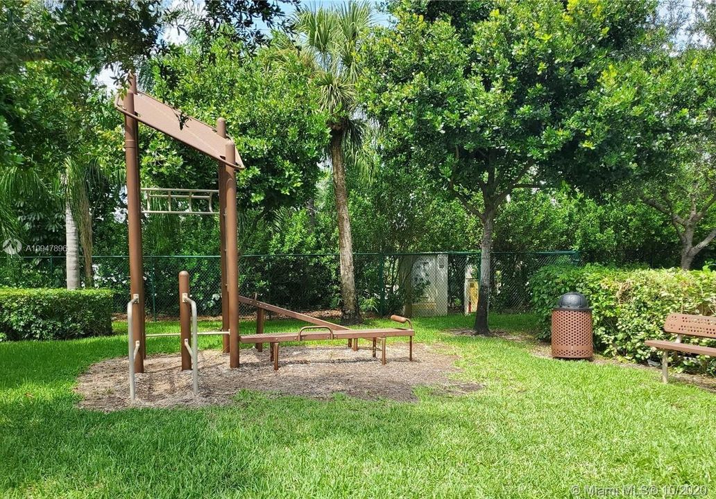 Recently Sold: $230,000 (2 beds, 2 baths, 1424 Square Feet)