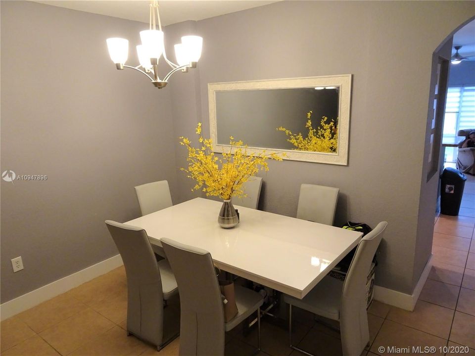 Recently Sold: $230,000 (2 beds, 2 baths, 1424 Square Feet)