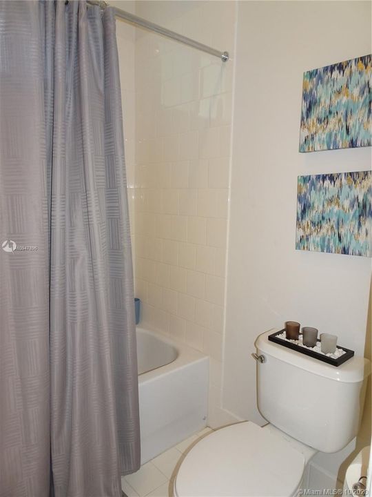 Recently Sold: $230,000 (2 beds, 2 baths, 1424 Square Feet)