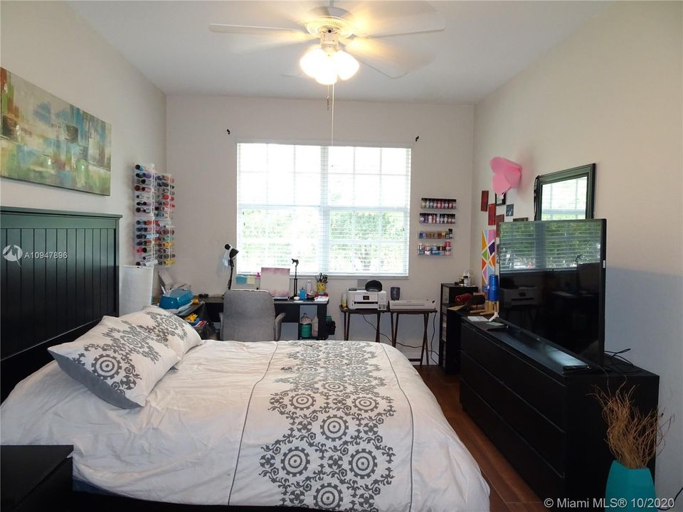 Recently Sold: $230,000 (2 beds, 2 baths, 1424 Square Feet)