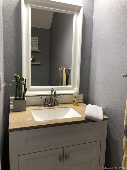 Recently Sold: $230,000 (2 beds, 2 baths, 1424 Square Feet)