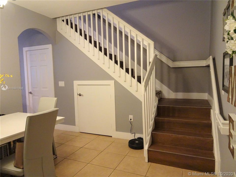 Recently Sold: $230,000 (2 beds, 2 baths, 1424 Square Feet)