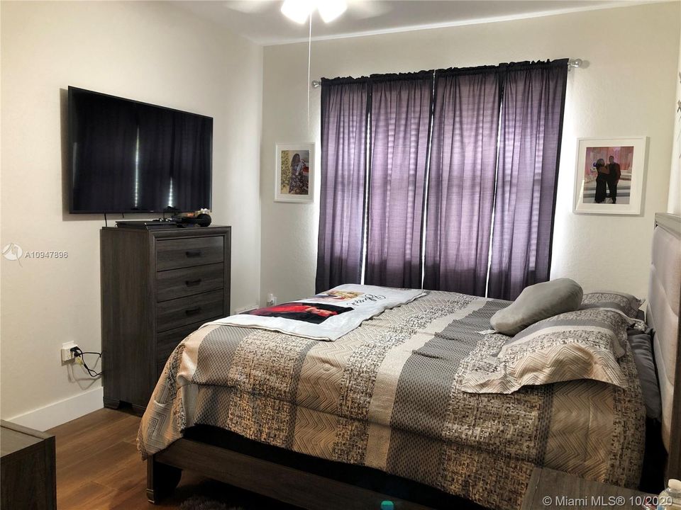 Recently Sold: $230,000 (2 beds, 2 baths, 1424 Square Feet)