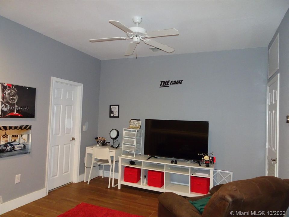 Recently Sold: $230,000 (2 beds, 2 baths, 1424 Square Feet)