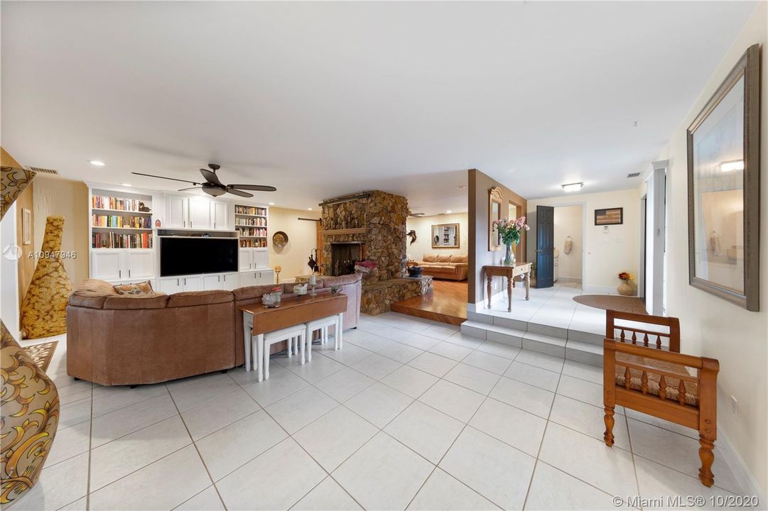 FAMILY ROOM OPEN FLOOR PLAN  OFF FOYER