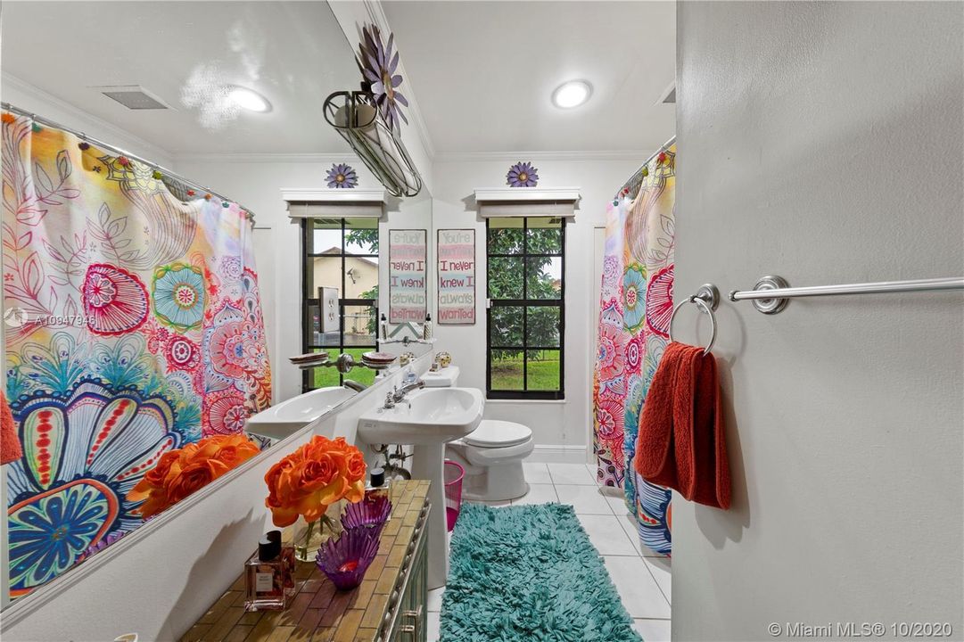 LARGE HALL BATHROOM #2