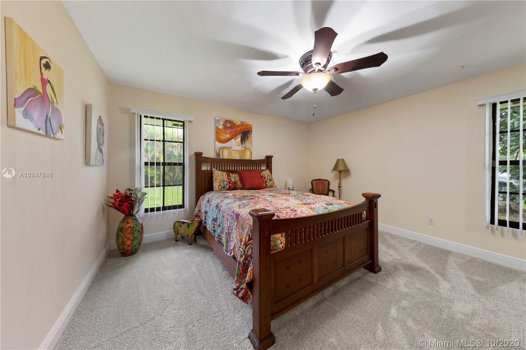 LARGE BEDROOM #3