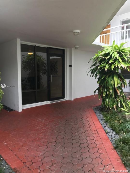 Recently Rented: $1,550 (1 beds, 1 baths, 960 Square Feet)