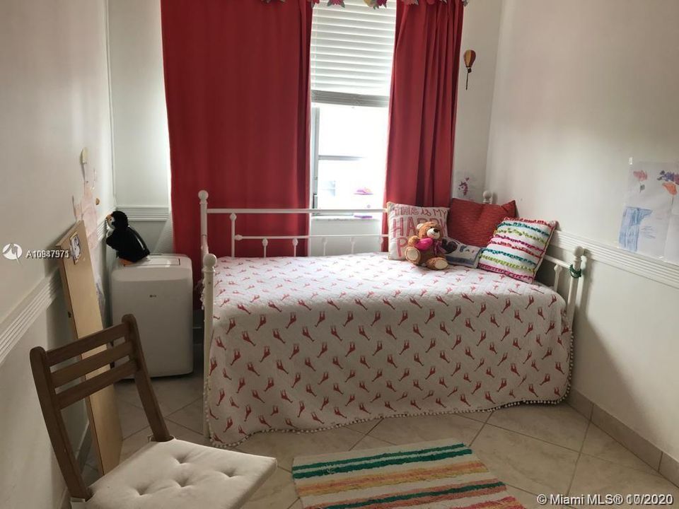Recently Rented: $1,550 (1 beds, 1 baths, 960 Square Feet)