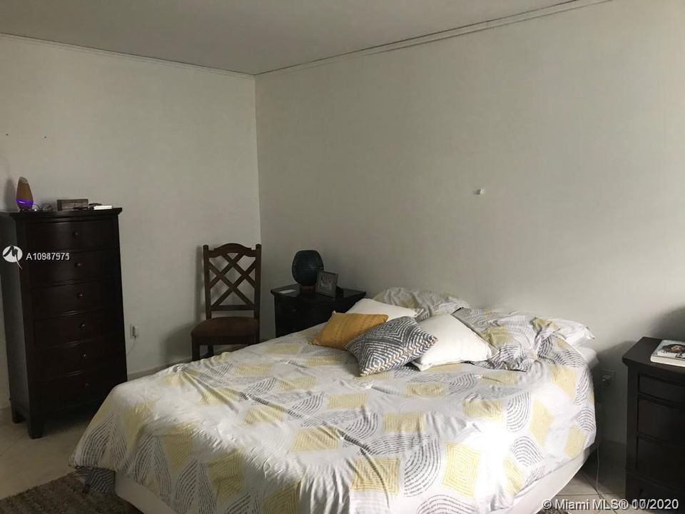 Recently Rented: $1,550 (1 beds, 1 baths, 960 Square Feet)