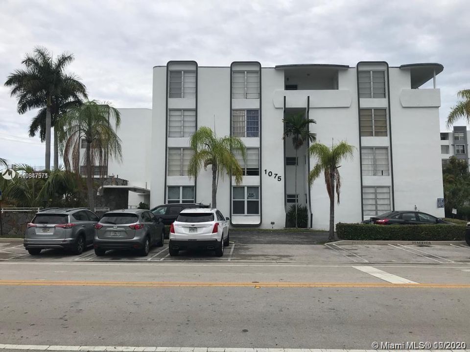 Recently Rented: $1,550 (1 beds, 1 baths, 960 Square Feet)