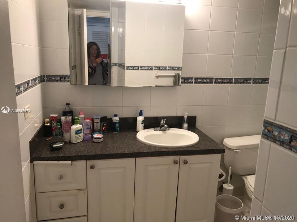 Recently Rented: $1,550 (1 beds, 1 baths, 960 Square Feet)