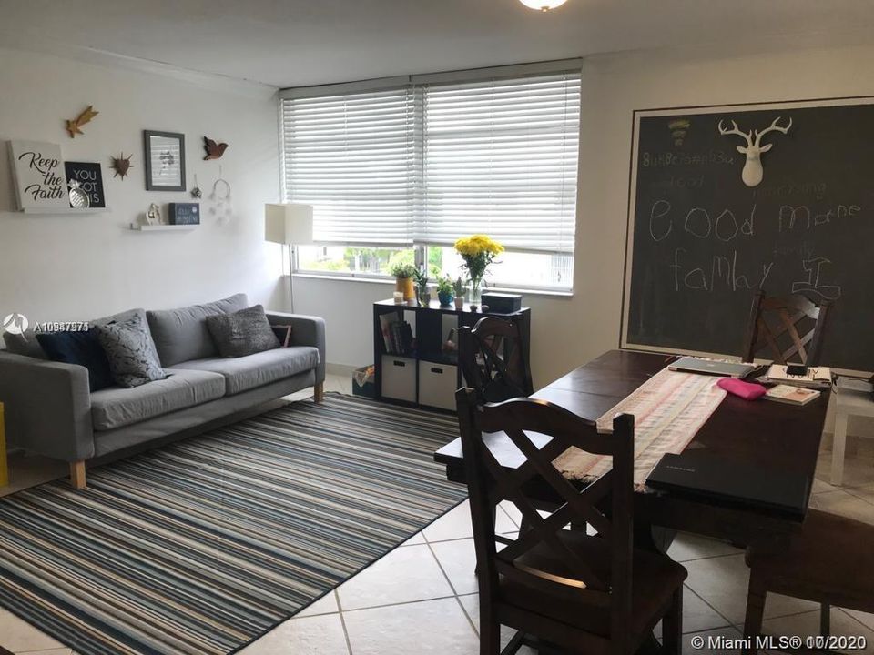 Recently Rented: $1,550 (1 beds, 1 baths, 960 Square Feet)