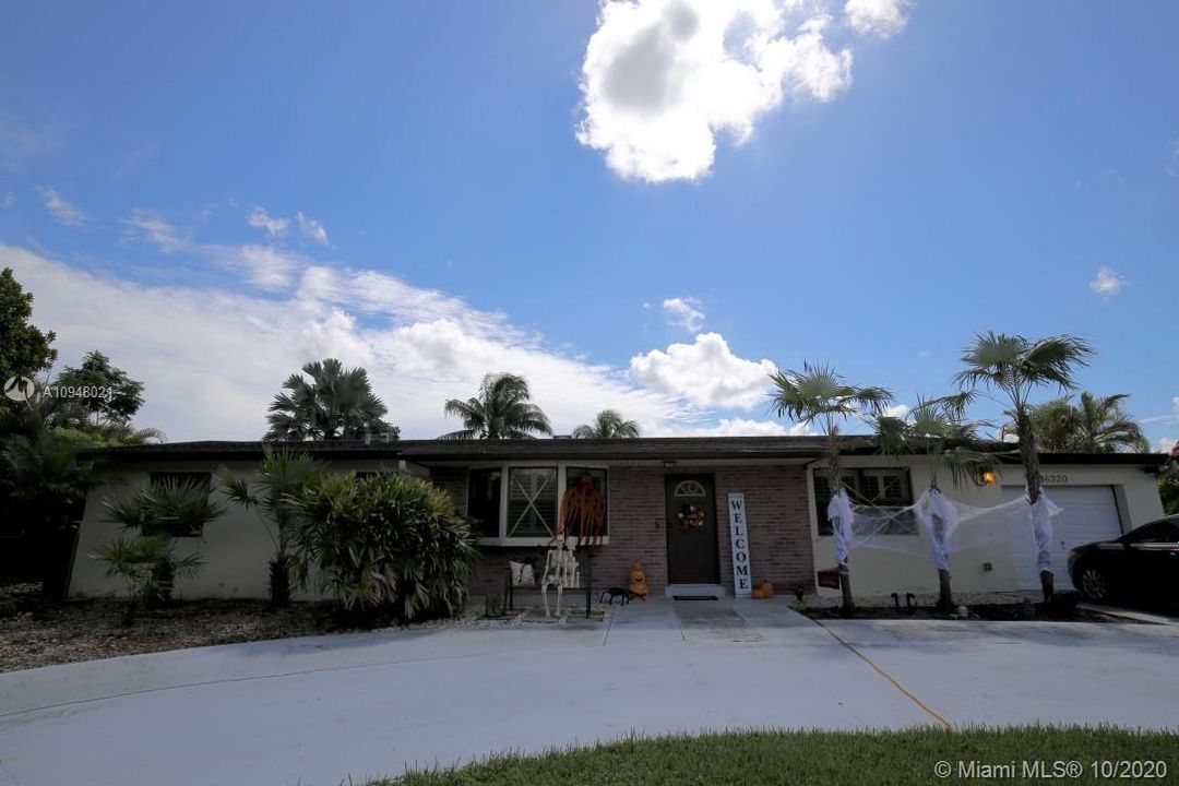 Recently Sold: $435,000 (3 beds, 4 baths, 1812 Square Feet)