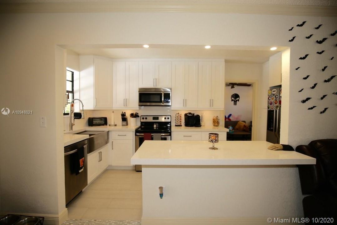 Recently Sold: $435,000 (3 beds, 4 baths, 1812 Square Feet)