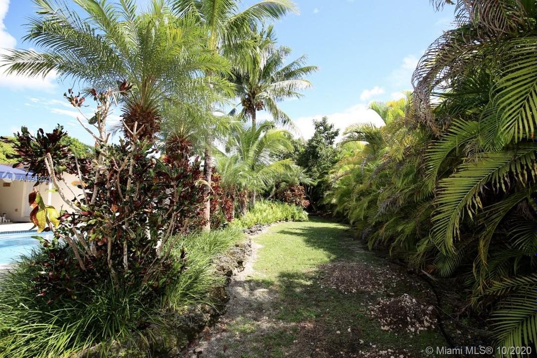 Recently Sold: $435,000 (3 beds, 4 baths, 1812 Square Feet)