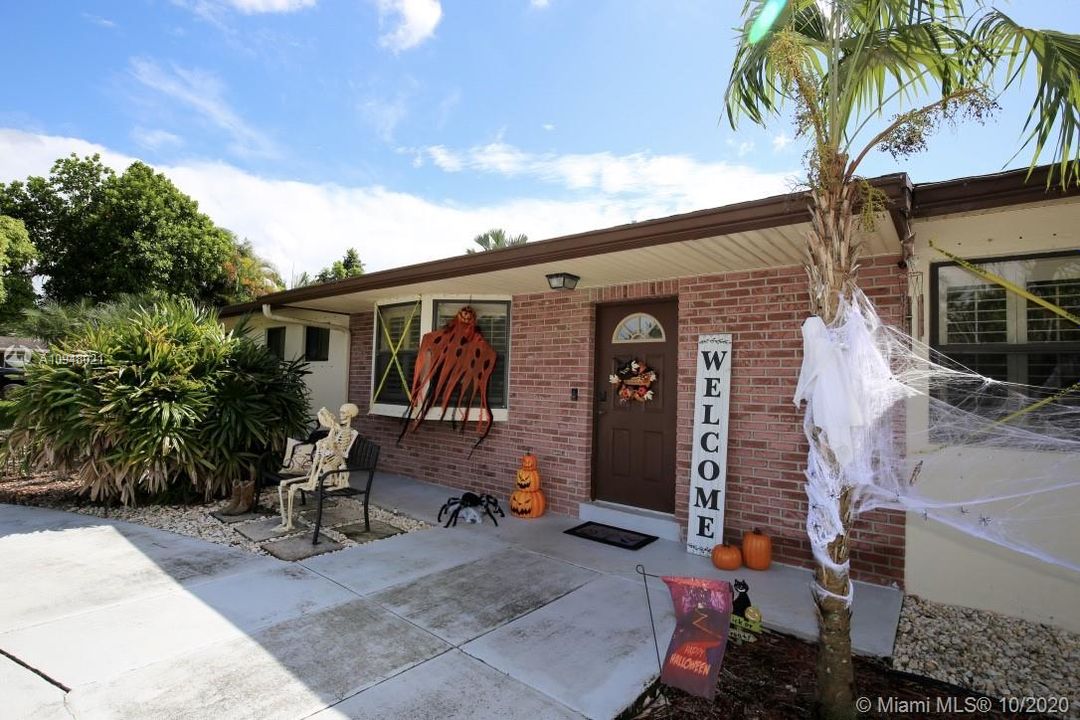 Recently Sold: $435,000 (3 beds, 4 baths, 1812 Square Feet)