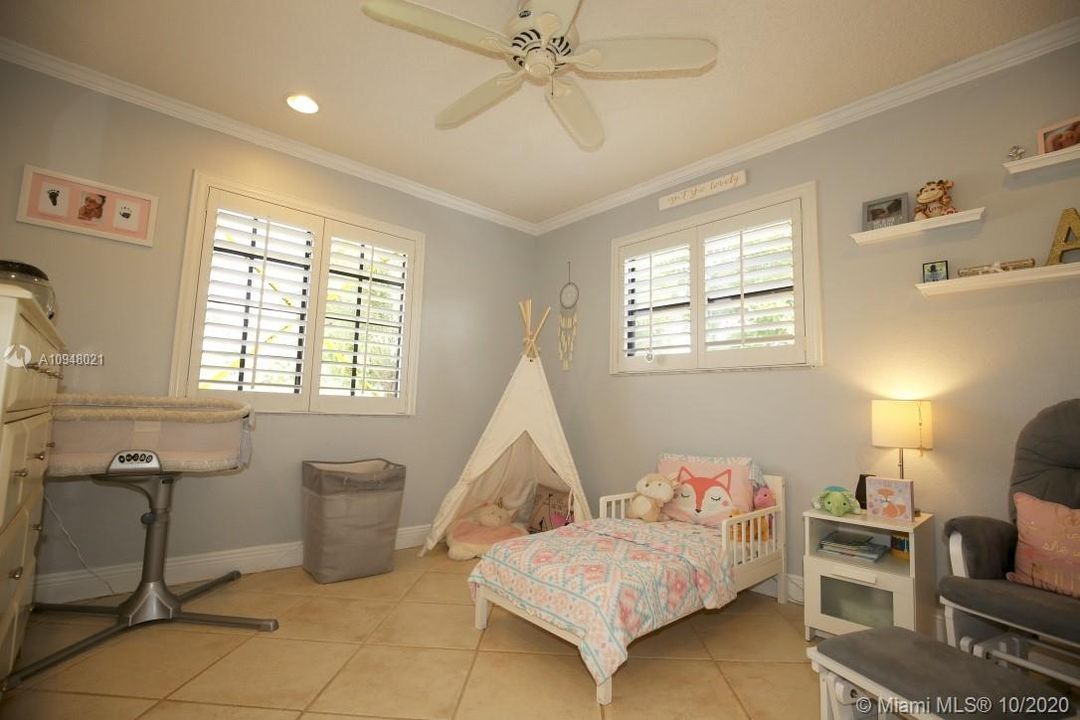 Recently Sold: $435,000 (3 beds, 4 baths, 1812 Square Feet)