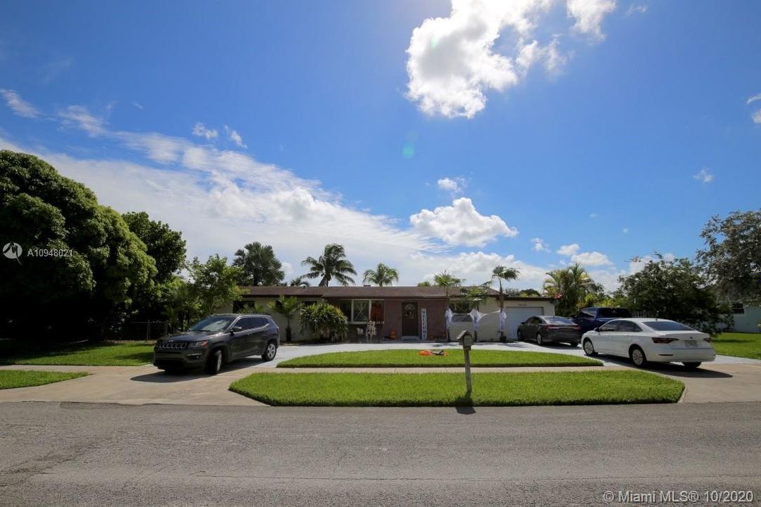 Recently Sold: $435,000 (3 beds, 4 baths, 1812 Square Feet)