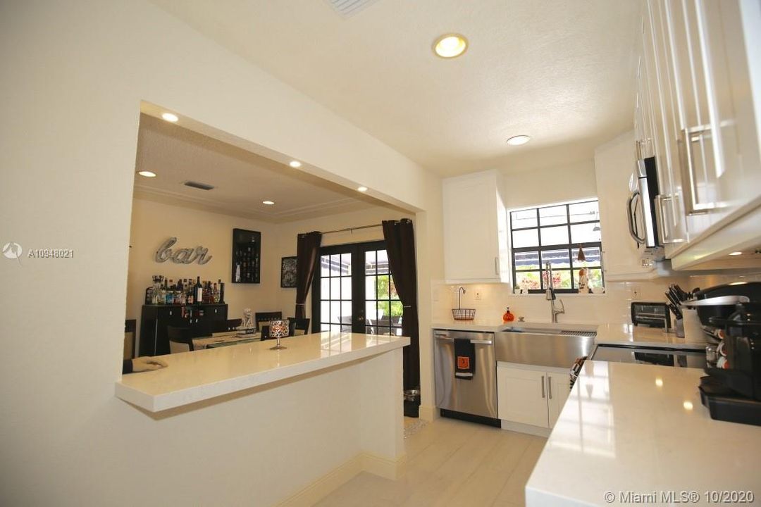 Recently Sold: $435,000 (3 beds, 4 baths, 1812 Square Feet)