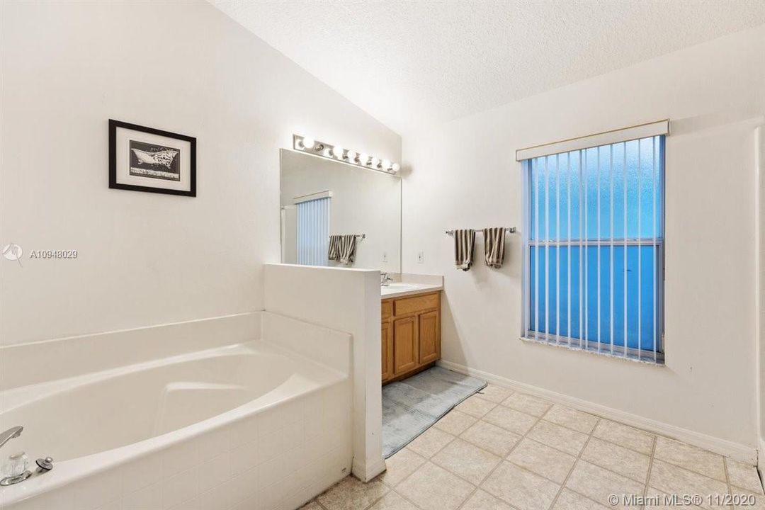 Recently Sold: $249,000 (3 beds, 2 baths, 2369 Square Feet)