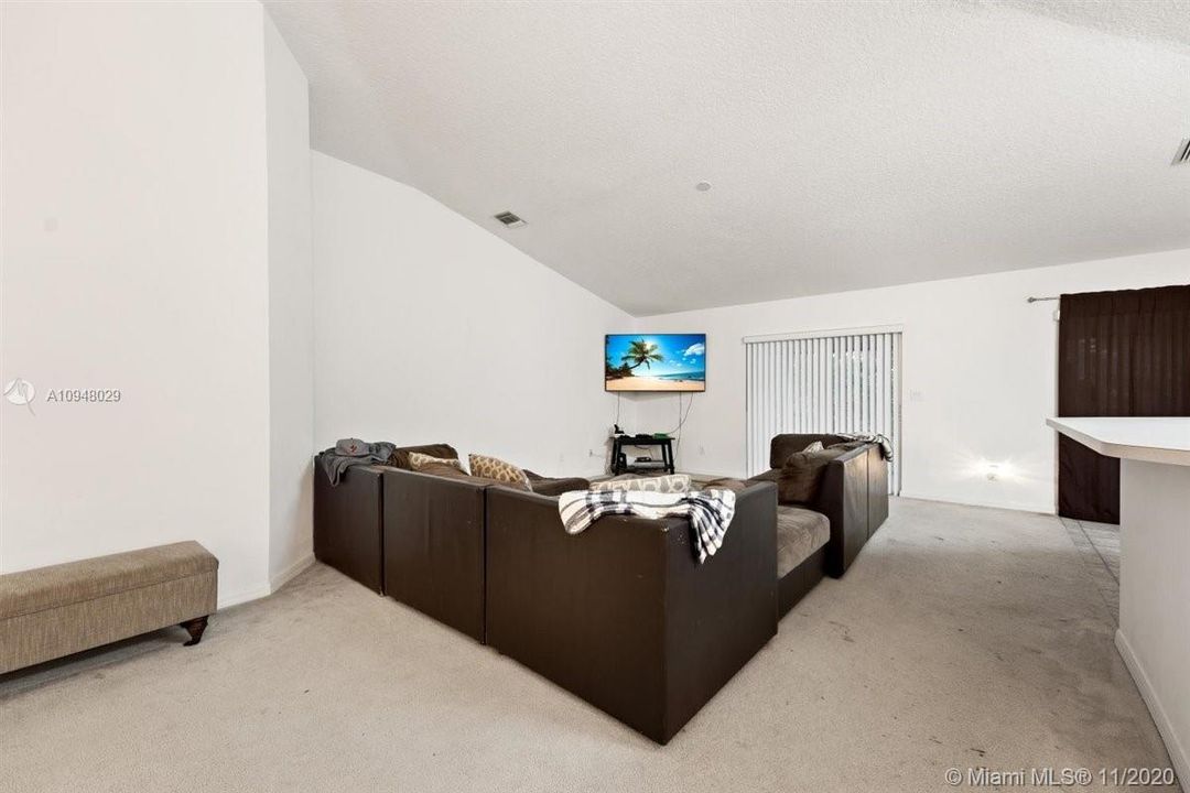 Recently Sold: $249,000 (3 beds, 2 baths, 2369 Square Feet)