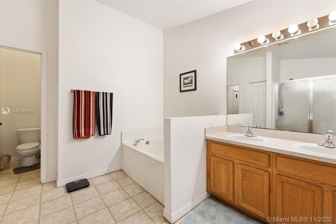 Recently Sold: $249,000 (3 beds, 2 baths, 2369 Square Feet)