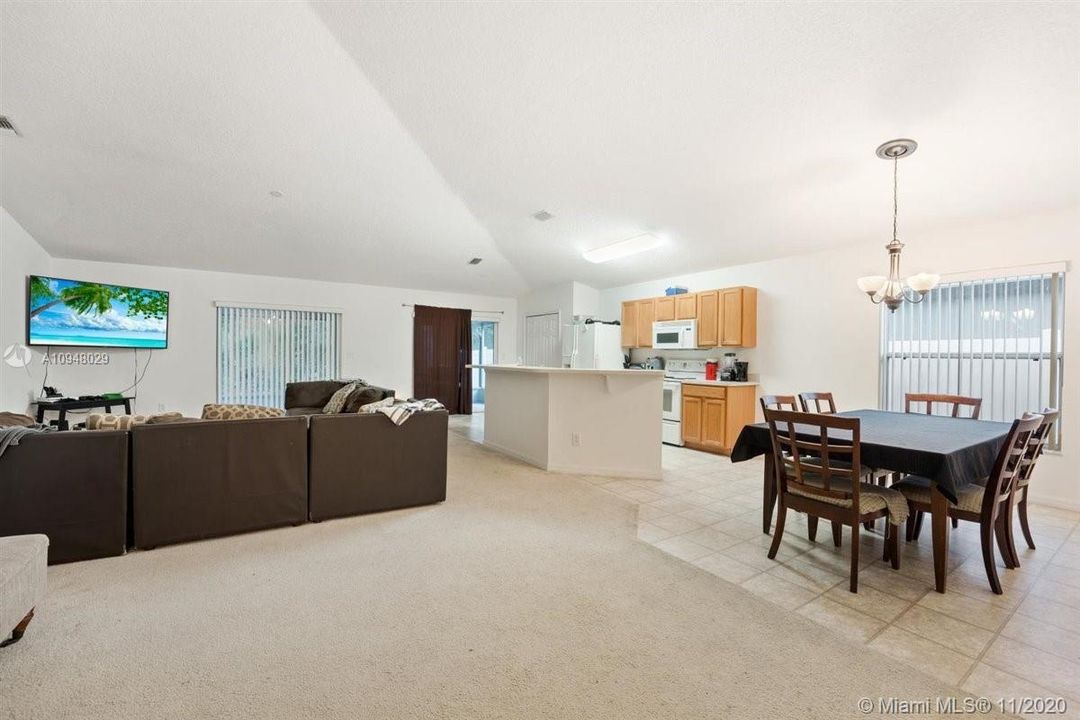 Recently Sold: $249,000 (3 beds, 2 baths, 2369 Square Feet)