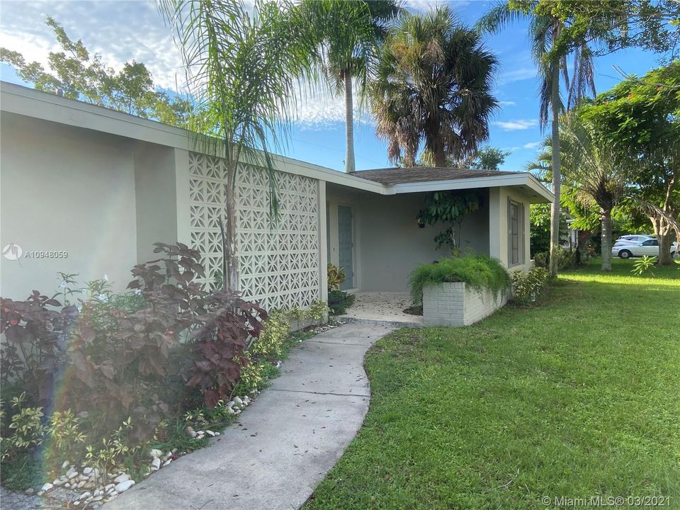 Recently Sold: $299,999 (3 beds, 2 baths, 1642 Square Feet)