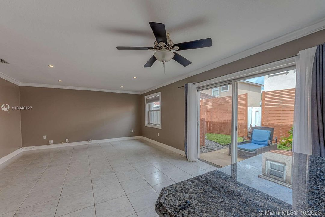 Recently Sold: $374,950 (3 beds, 2 baths, 1555 Square Feet)