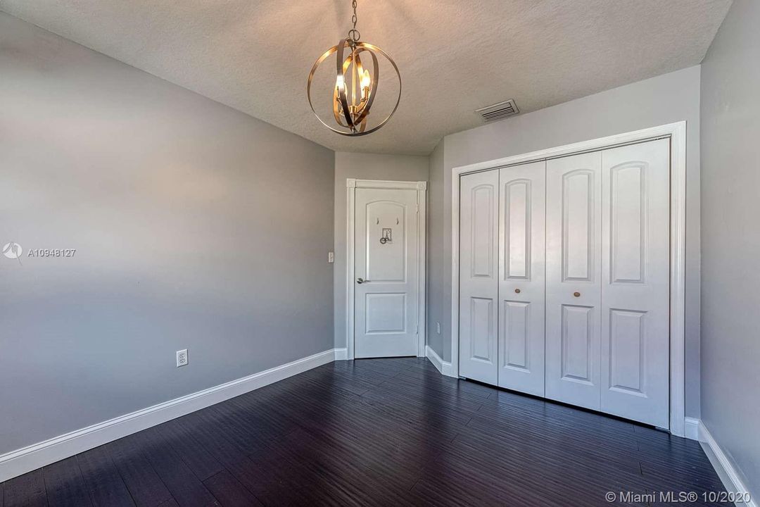Recently Sold: $374,950 (3 beds, 2 baths, 1555 Square Feet)