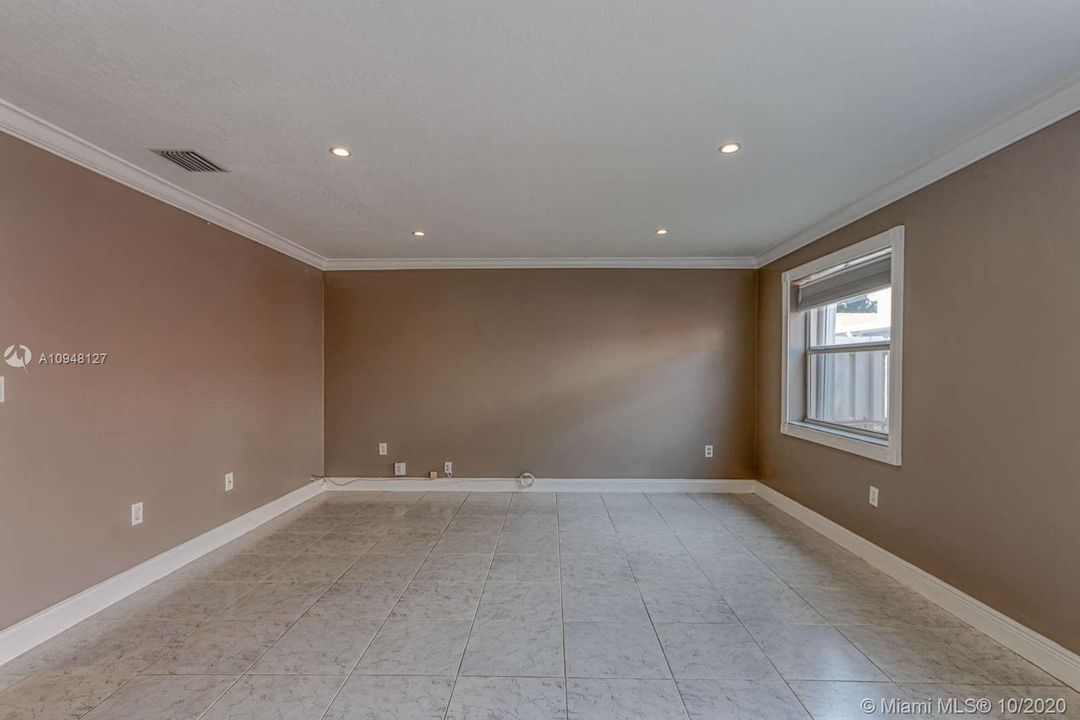 Recently Sold: $374,950 (3 beds, 2 baths, 1555 Square Feet)