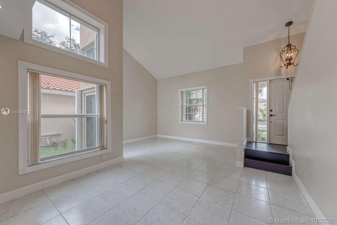 Recently Sold: $374,950 (3 beds, 2 baths, 1555 Square Feet)