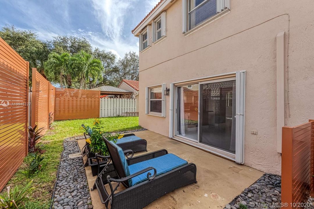 Recently Sold: $374,950 (3 beds, 2 baths, 1555 Square Feet)
