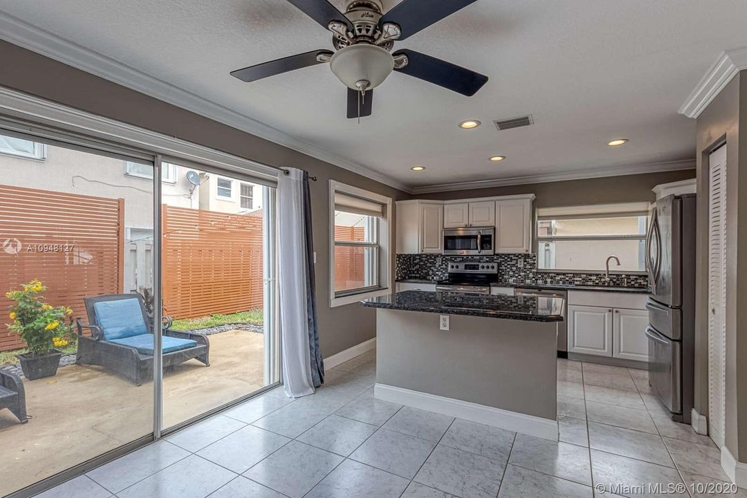 Recently Sold: $374,950 (3 beds, 2 baths, 1555 Square Feet)