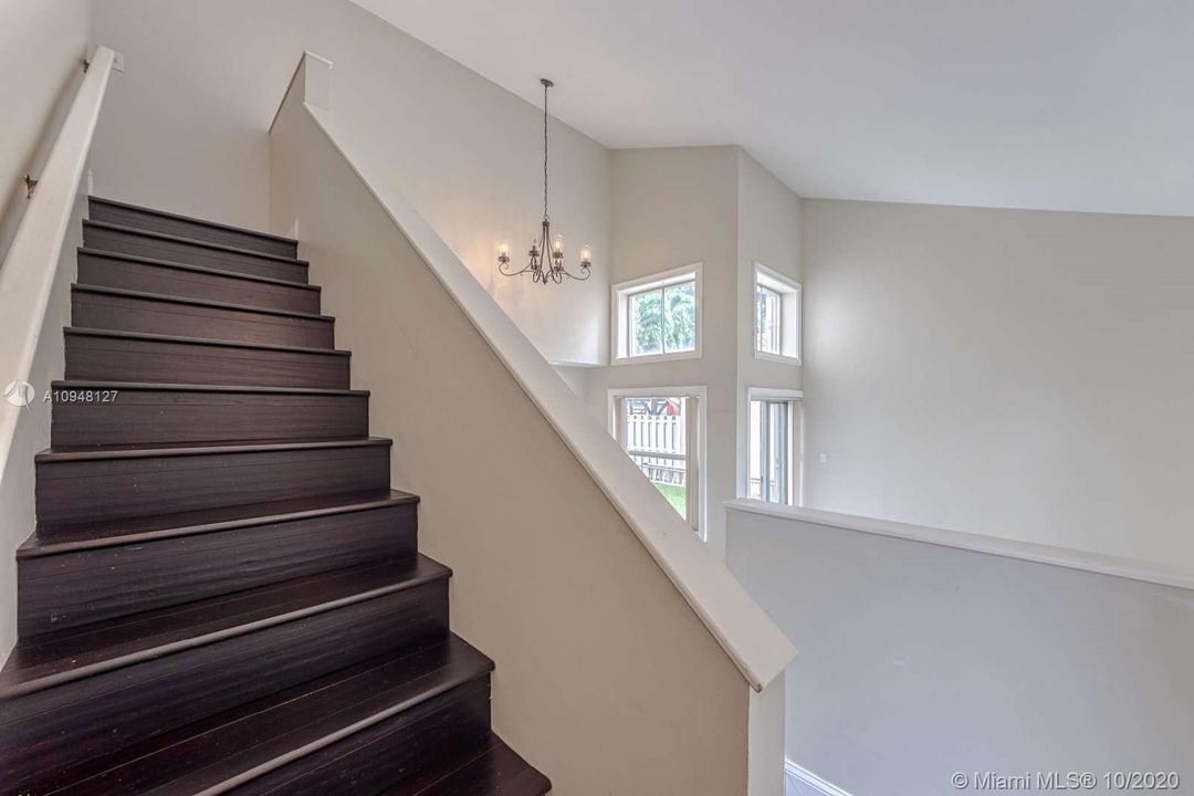 Recently Sold: $374,950 (3 beds, 2 baths, 1555 Square Feet)