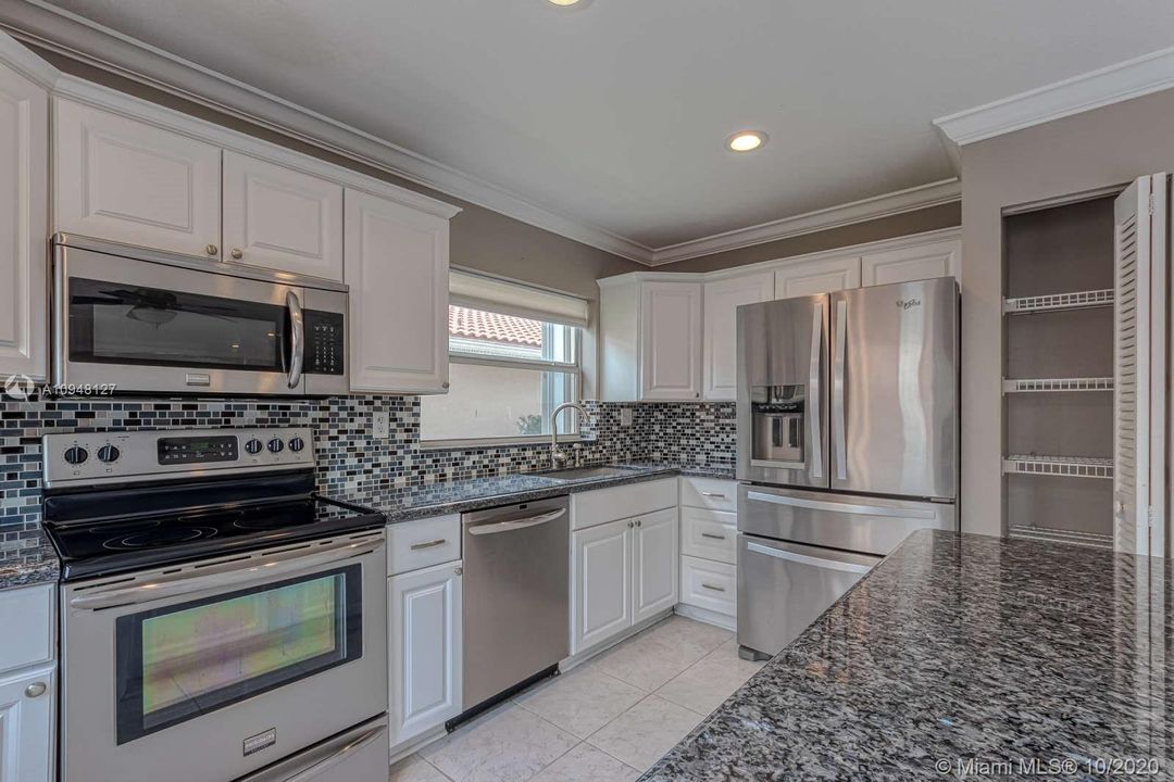 Recently Sold: $374,950 (3 beds, 2 baths, 1555 Square Feet)