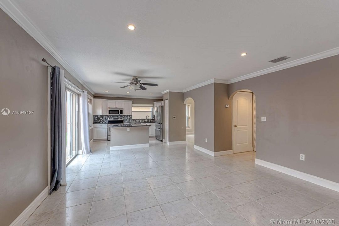 Recently Sold: $374,950 (3 beds, 2 baths, 1555 Square Feet)