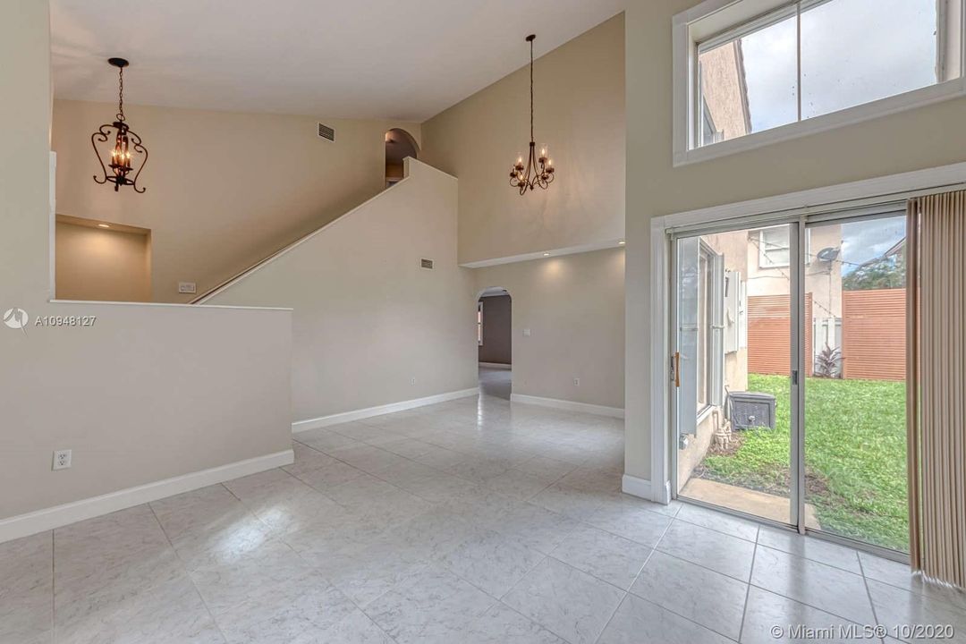 Recently Sold: $374,950 (3 beds, 2 baths, 1555 Square Feet)