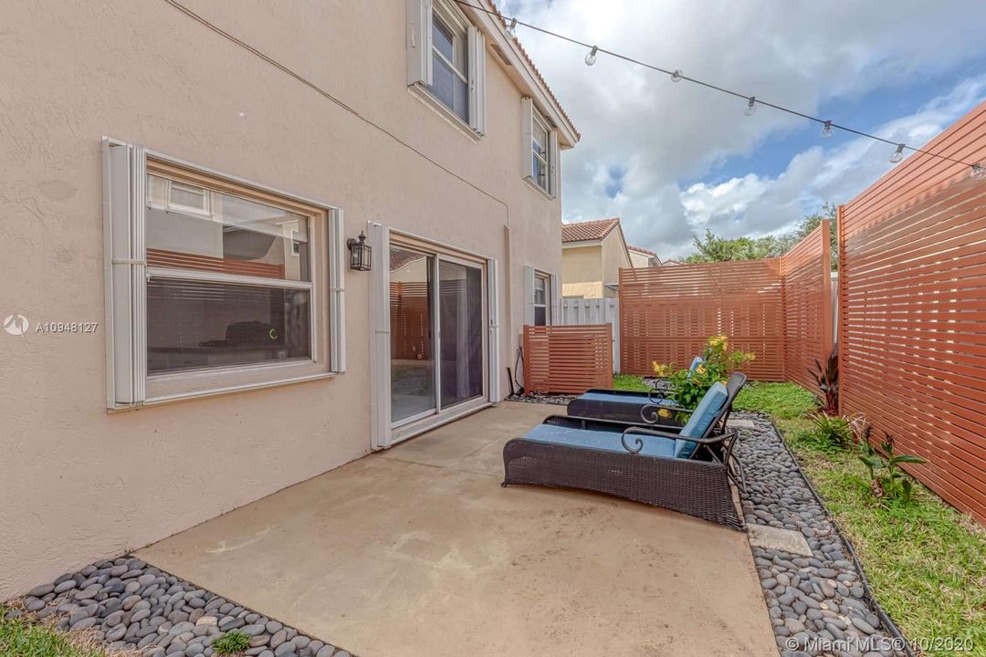 Recently Sold: $374,950 (3 beds, 2 baths, 1555 Square Feet)