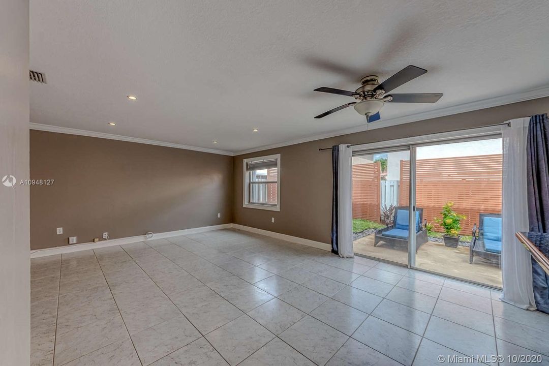 Recently Sold: $374,950 (3 beds, 2 baths, 1555 Square Feet)